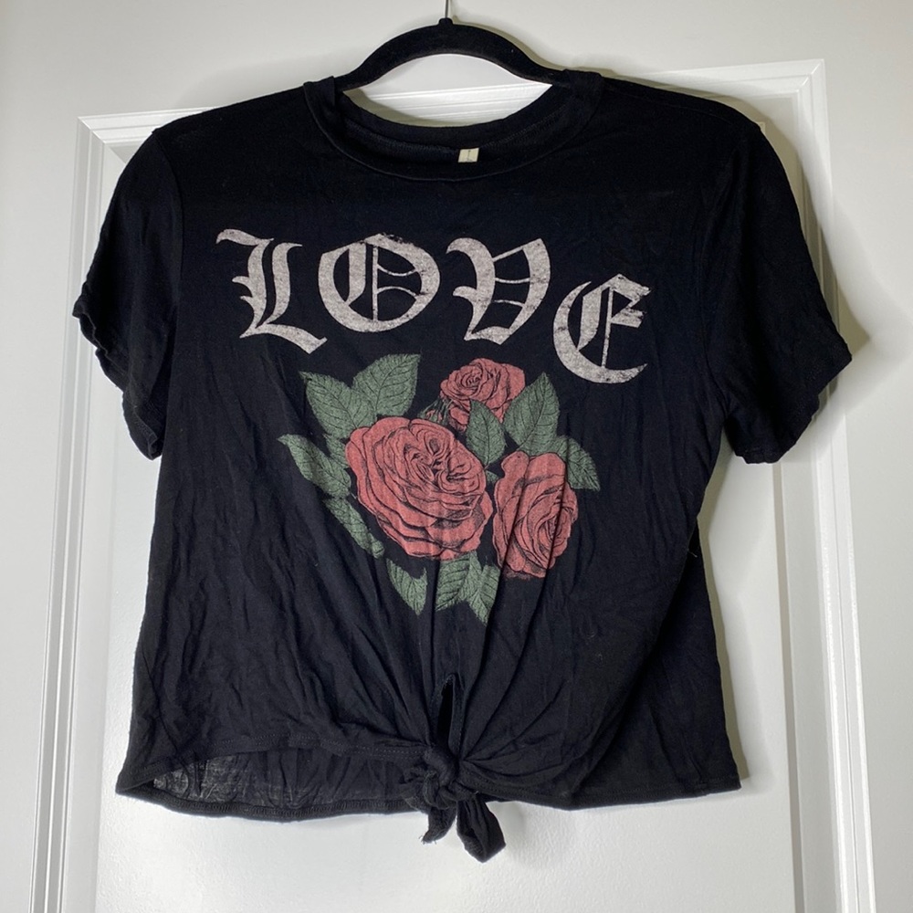 Girls “Love” roses black tshirt
